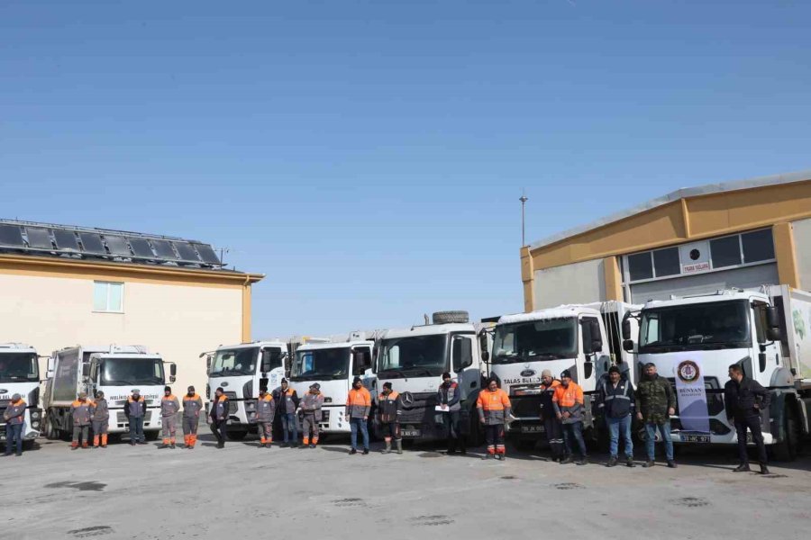 Başkan Çolakbayrakdar: “tüm İmkanlarımız İle Deprem Bölgelerindeyiz”