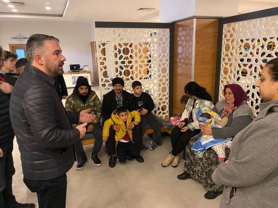 Pursaklar Belediyesi Tebessüm Çarşısı İle Depremzedelerin Yanında