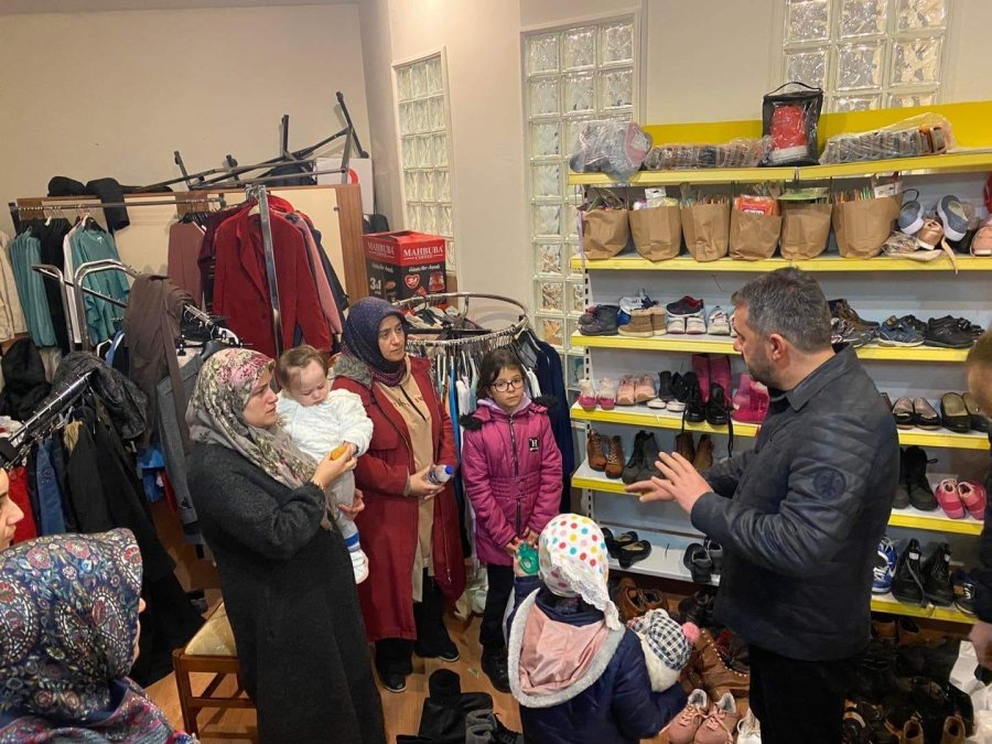 Pursaklar Belediyesi Tebessüm Çarşısı İle Depremzedelerin Yanında