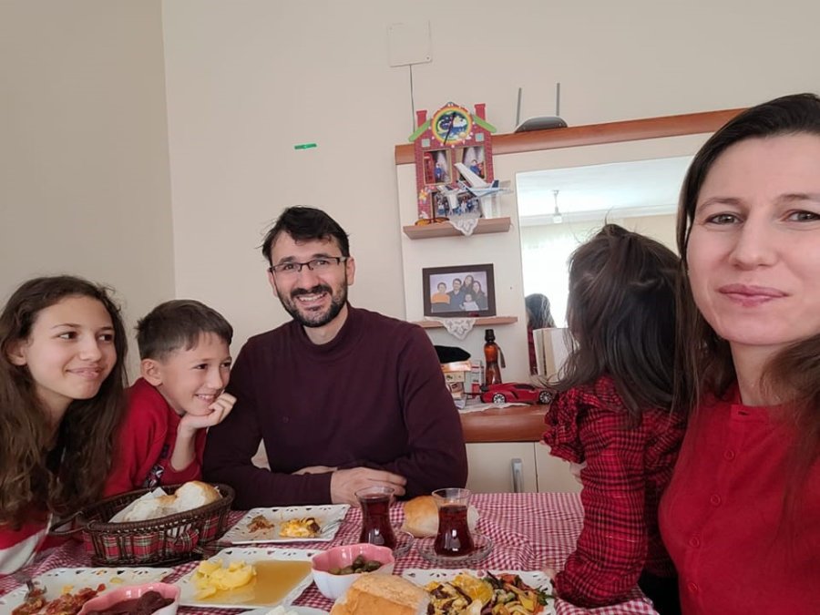 Adana’da Apartmanın Enkazında Can Veren 5 Kişilik Aileye Konya’da Acı Veda