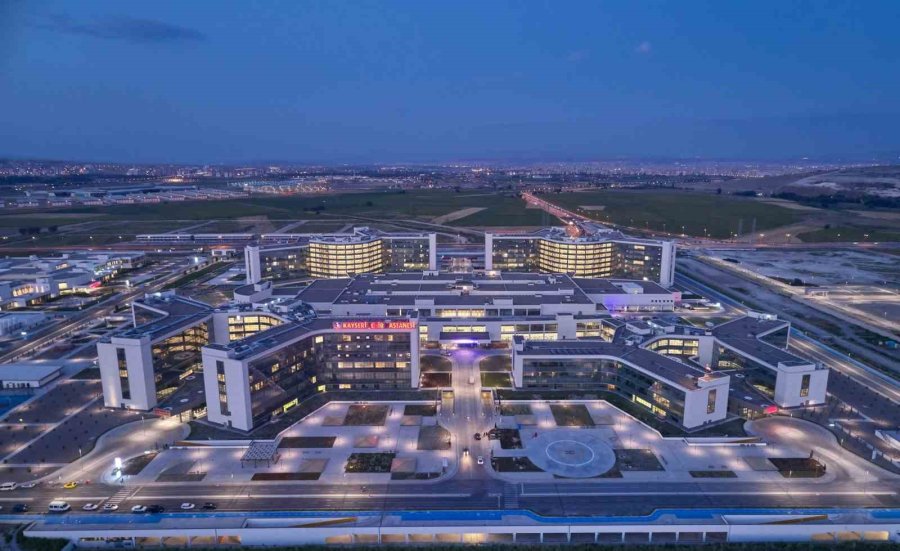 Kayseri Şehir Hastanesi Depremzedelerin Yaralarını Sarıyor