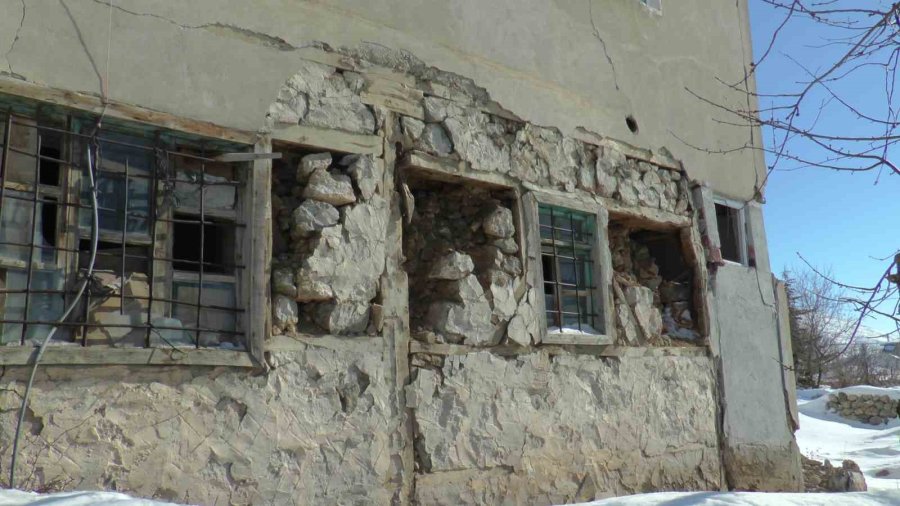 Sarız’da 8 Yıkım, 331 Hasarlı Yapı Var