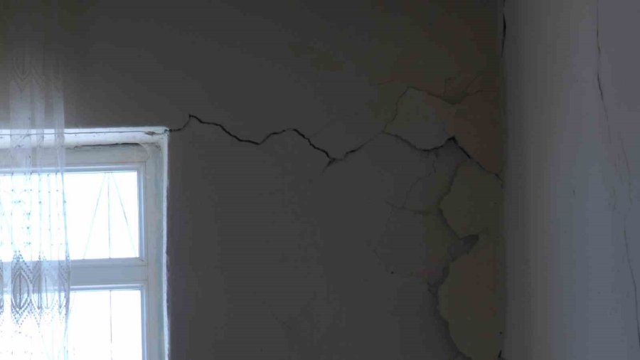 Sarız’da 8 Yıkım, 331 Hasarlı Yapı Var