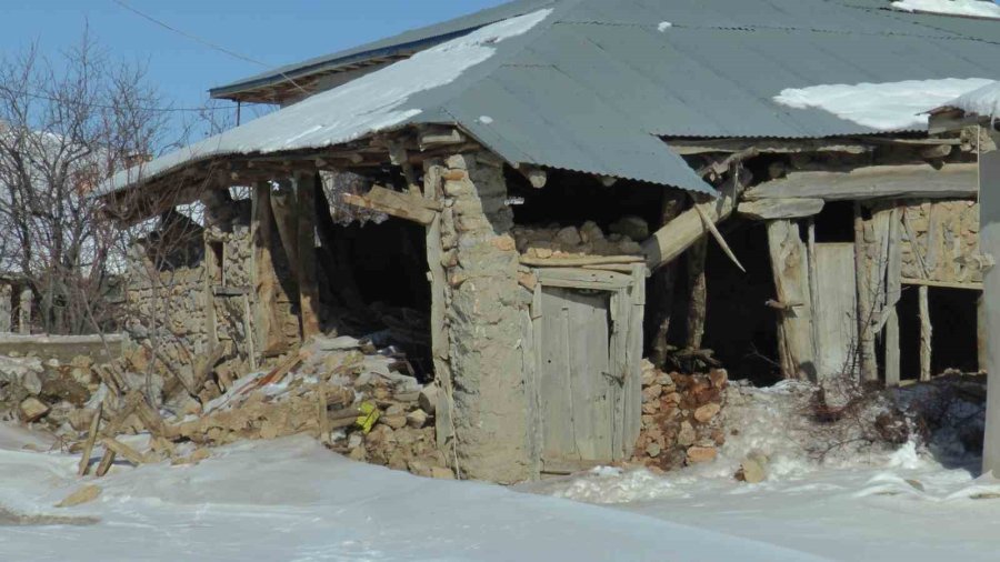 Sarız’da 8 Yıkım, 331 Hasarlı Yapı Var