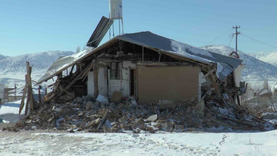 Sarız’da 8 Yıkım, 331 Hasarlı Yapı Var