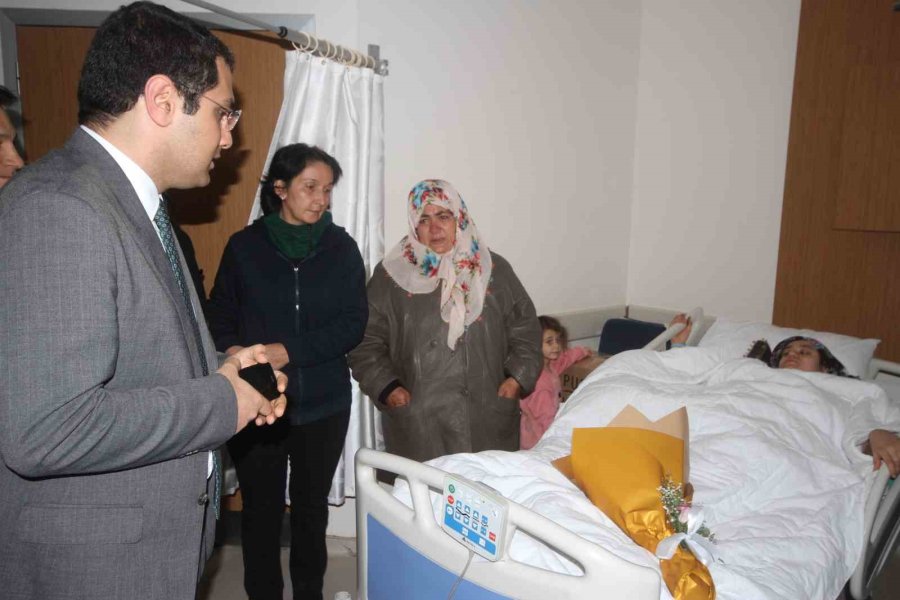 Hatay’da Evlerin Yıkılan Aile Konya’da Dünyaya Gelen Bebeklerinin Buruk Sevincini Yaşadı