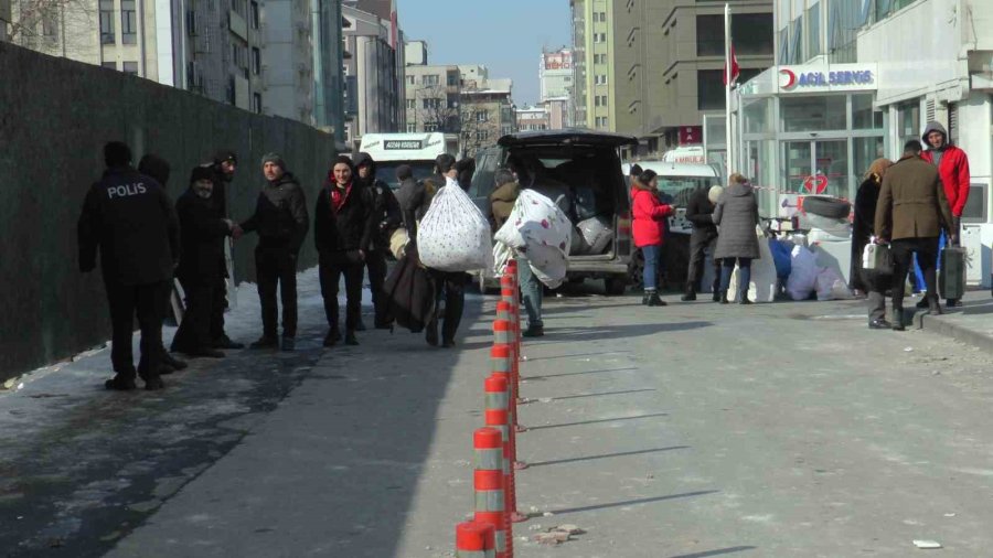 Kayseri’deki Ağır Hasarlı Binada Yıkım Öncesi Tahliyeler Başladı