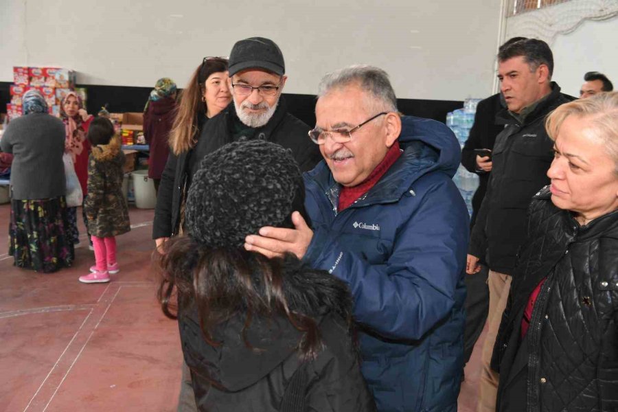 Başkan Büyükkılıç, Depremzedeleri Kaldıkları Yurtta Ziyaret Etti