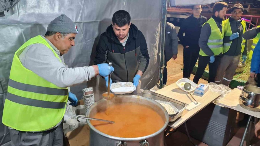 Kepez’de Depremzedeler İçin Sahra Mutfağı Kuruldu