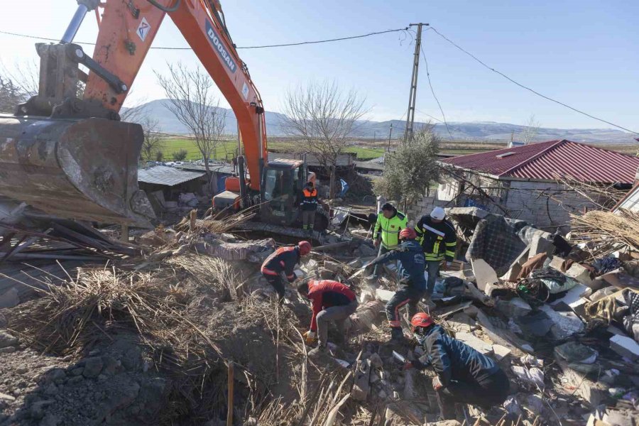 Mersin Büyükşehir İtfaiyesi 57 Kişiyi Kurtardı