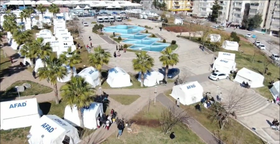 Mehmetçik Şanlıurfa’da Depremzedelere Sıcak Yemek Dağıtıyor