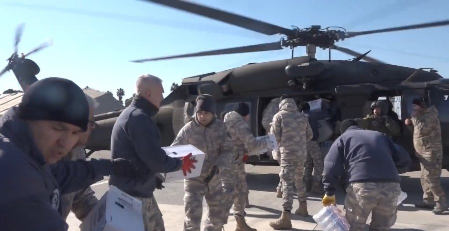 İncirlik Üssünden Helikopterlerle Deprem Bölgesine Yardımlar Ulaştırılmaya Devam Ediyor
