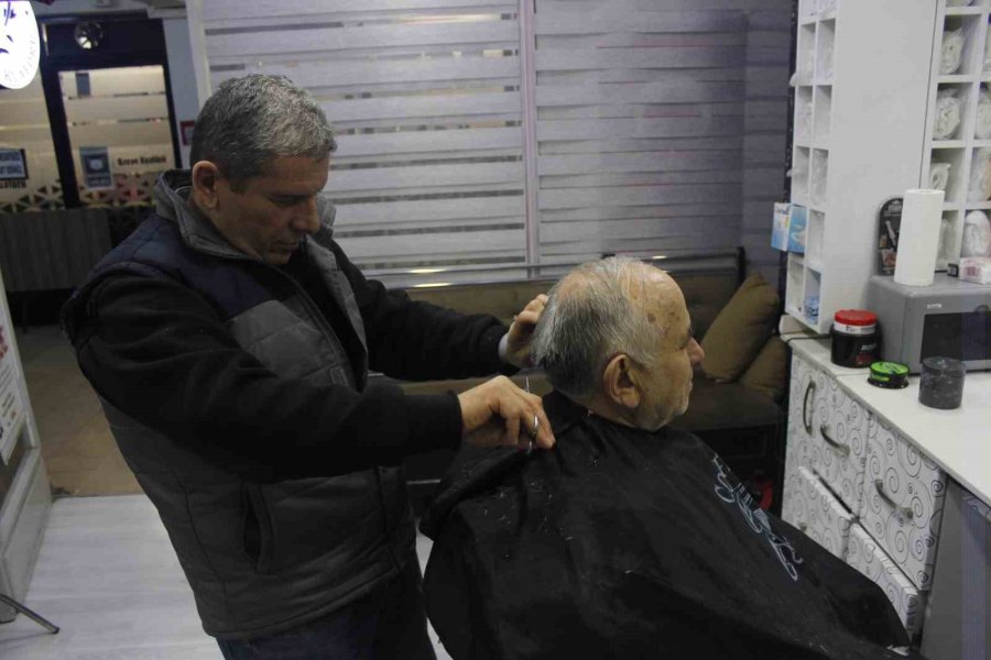 Kuaförler Müşterileri İçin Zammı Erteliyor