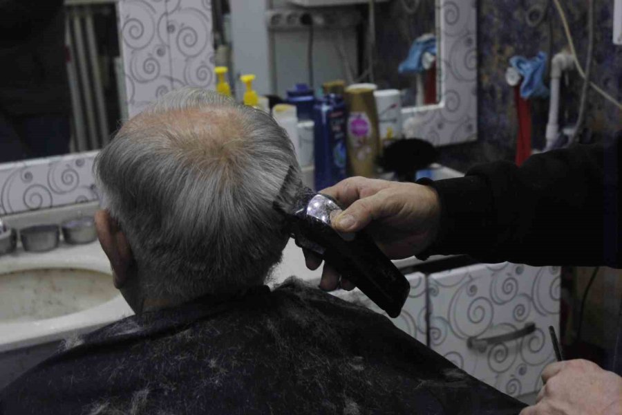 Kuaförler Müşterileri İçin Zammı Erteliyor