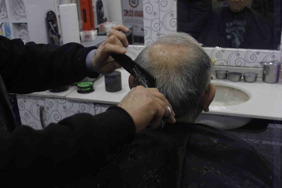 Kuaförler Müşterileri İçin Zammı Erteliyor