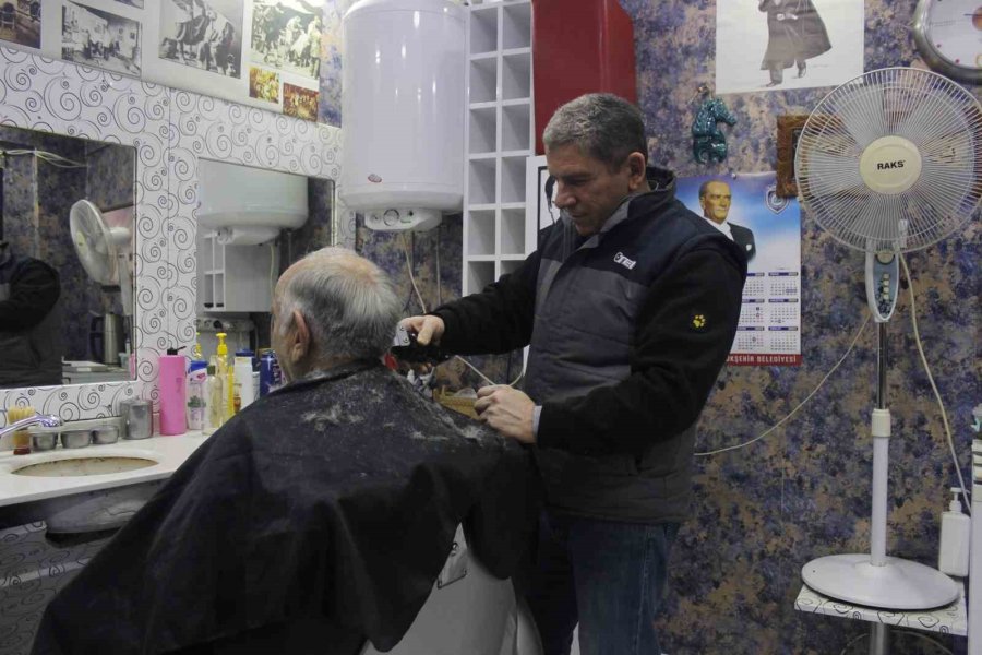 Kuaförler Müşterileri İçin Zammı Erteliyor