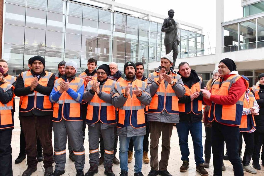 Depremde 4 Yakınını Kaybeden Vatandaş, Destek Ekibini Dualarla Uğurladı