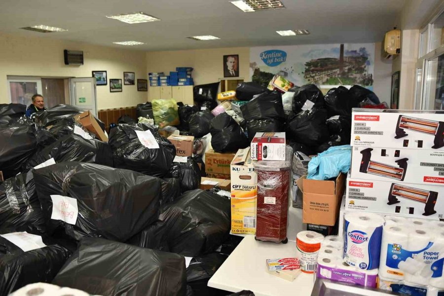 9 Tır Yardım Depremzedelere Ulaştı