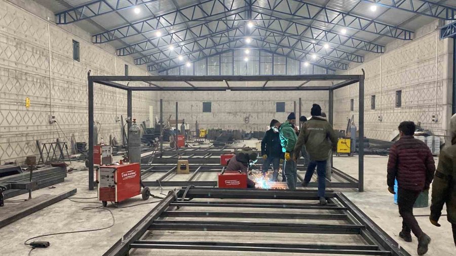 Aksaraylı Sanayi Ustaları Depremzedeler İçin Konteyner Üretiyor