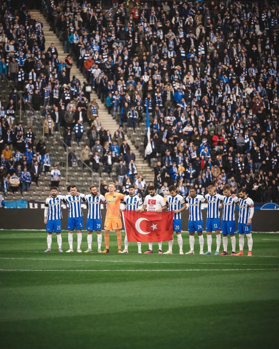 Tolga Ciğerci Isınmaya "başın Sağ Olsun Türkiye" Tişörtüyle Çıktı