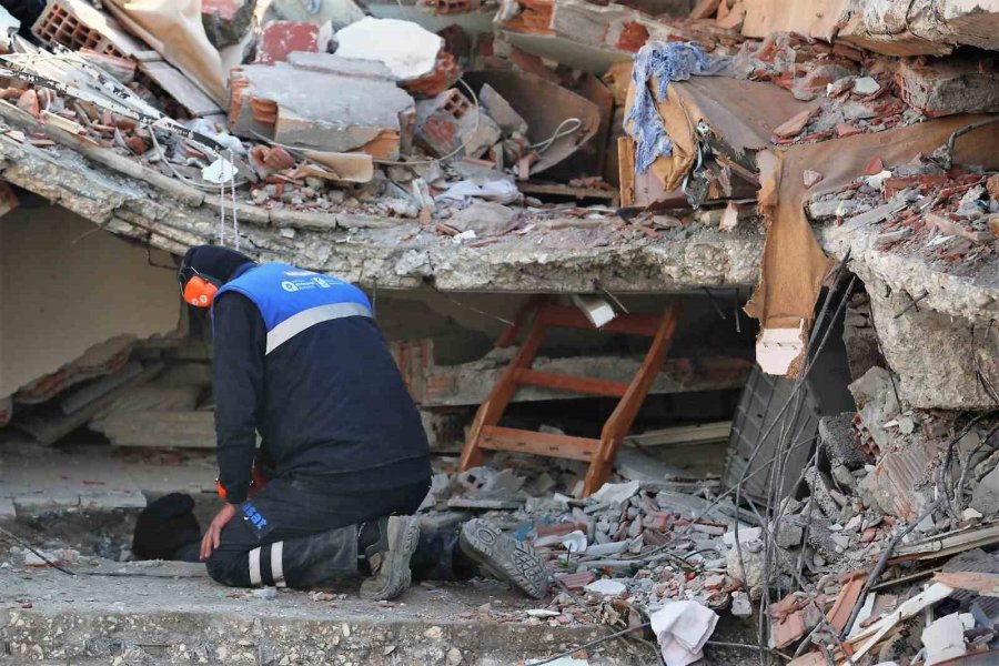 25 Saatlik Çalışma İle 152’nci Saatte Pınar Adlı Çocuğa Canlı Olarak Ulaşıldı