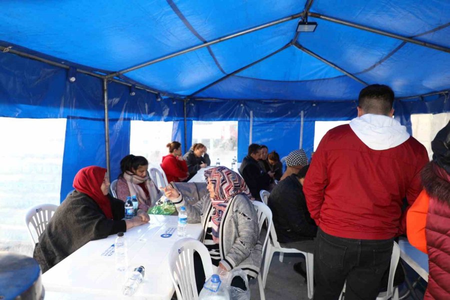 Giyim Bankası Depremzedelerin Hizmetinde