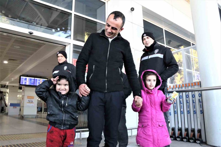 Antalya 55 Bin Depremzedeye Misafirlik Yapıyor