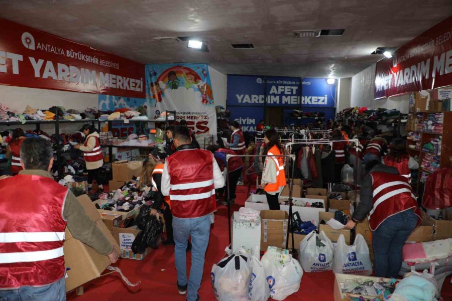 Giyim Bankası Depremzedelerin Hizmetinde