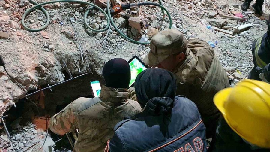 Jandarma 147’nci Saatte Minik Eylül’ü Enkazdan Sağ Olarak Çıkardı