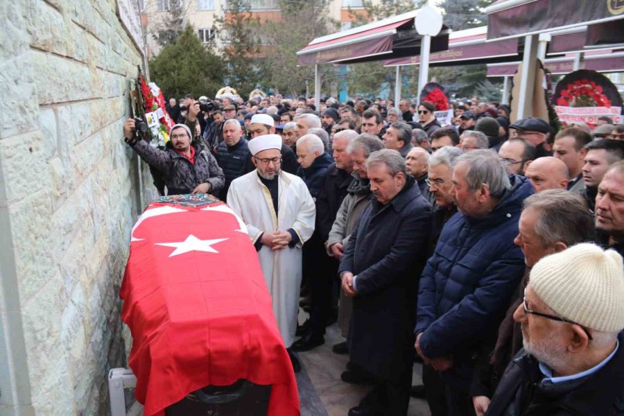 Depremde Hayatını Kaybeden Genç İcra Müdürü Eskişehir’de Toprağa Verildi