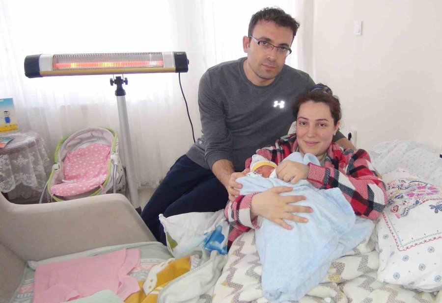 Depremzede Annenin Bebeği Mersin’de Doğdu, Adı ’güney Umut’ Oldu