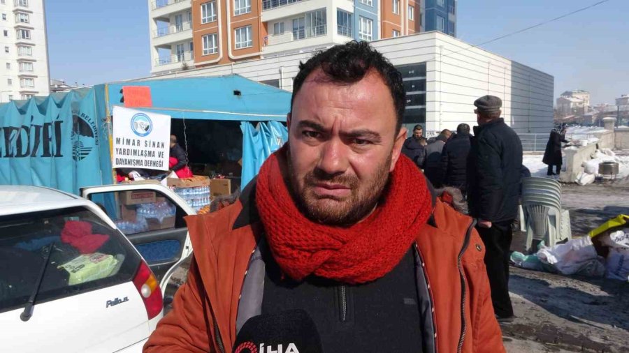 Kayseri’de Depremzedeler Sıcak Çay Ve Çorba İle Karşılanıyor