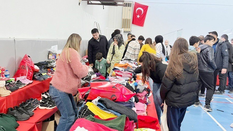 Gazipaşa’da Depremzedeler İçin ’sosyal Market’