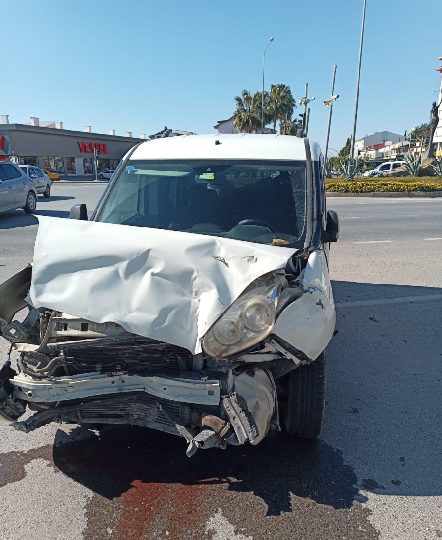 Hatay’dan Muğla’ya Giden Depremzede Kaza Yaptı