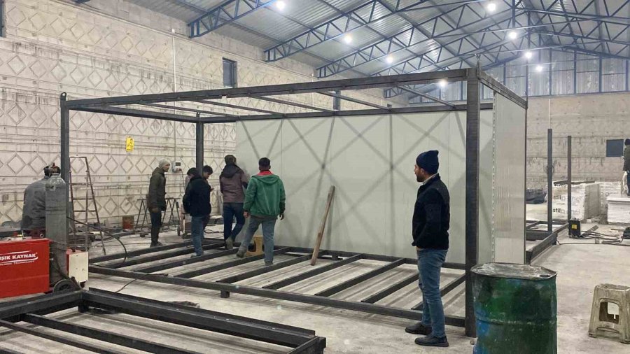 Aksaraylı Sanayi Ustaları Depremzedeler İçin Konteyner Üretiyor