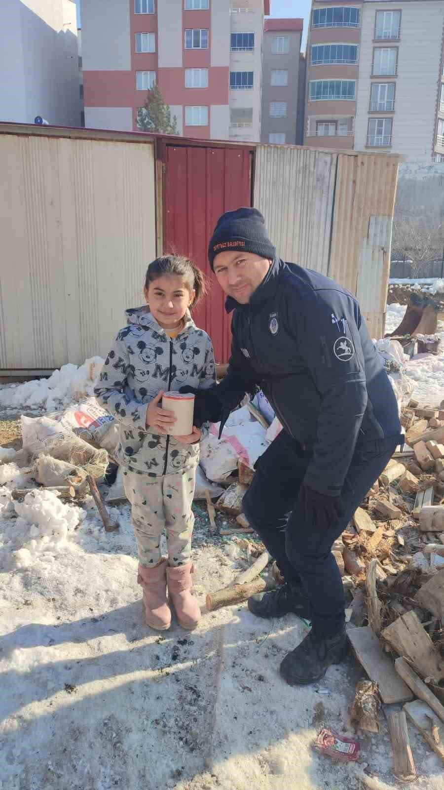 İsmi Gibi Gönlü De Kahraman