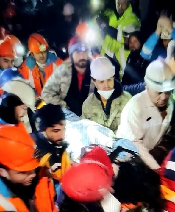 142 Saat Sonra Sağ Kurtulan Meltem Öğretmenin İlk İsteği Çay Oldu