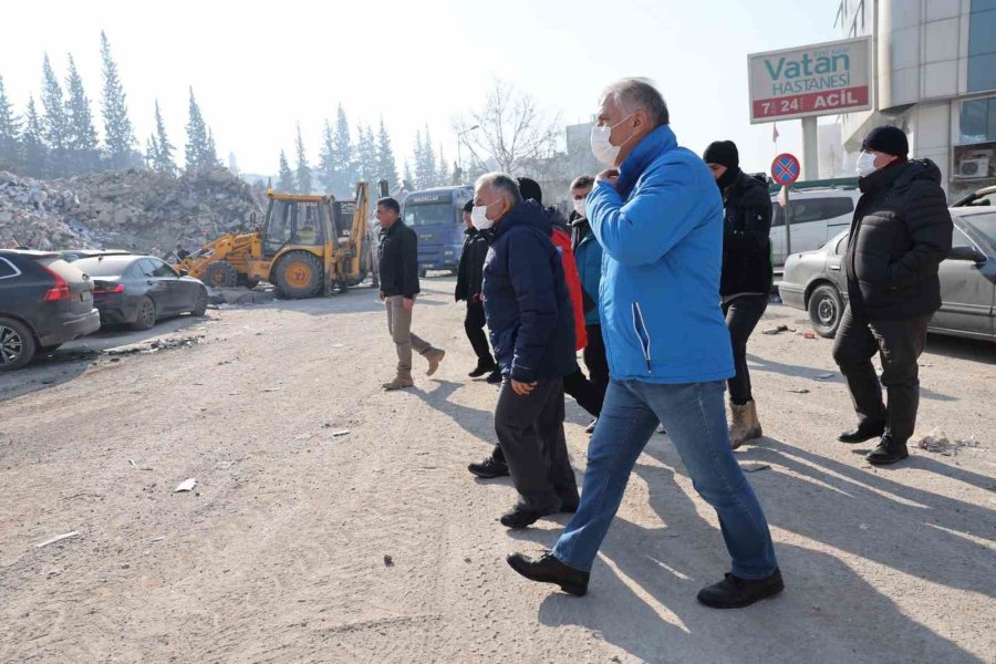 Başkan Büyükkılıç, Başkanlarla Birlikte Deprem Bölgesinde Yaraları Sarıyor