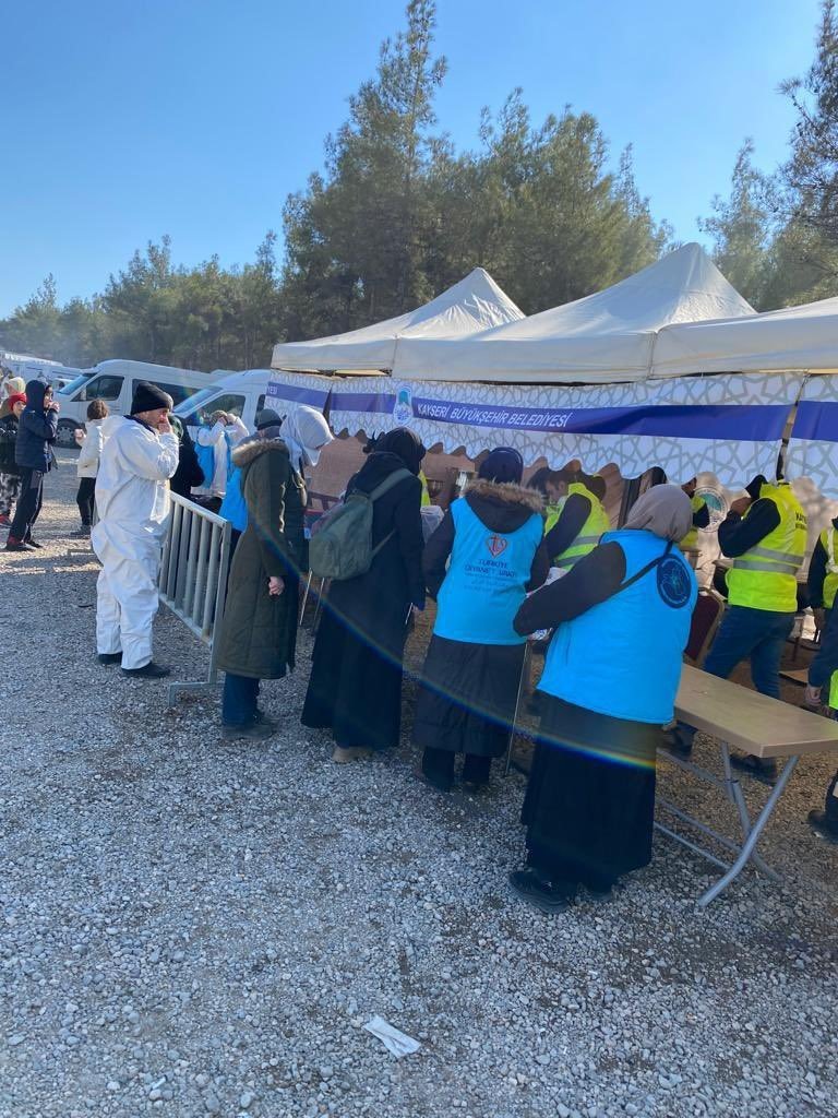 Büyükşehir’in Afetzedelere Şefkat Ve Merhamet Eli Sürüyor