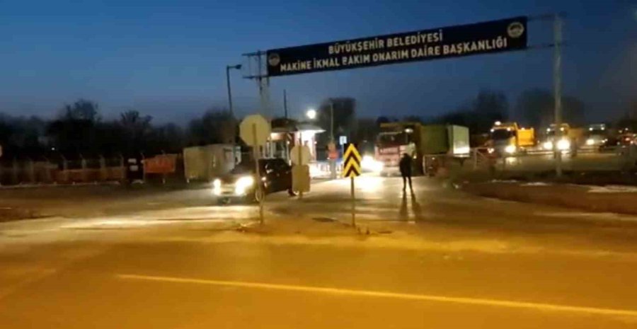 Kayseri Büyükşehir’den Deprem Bölgesine 5 Kamyon, 1 Pikap Ve 1 Karavan Daha Sevk Edildi