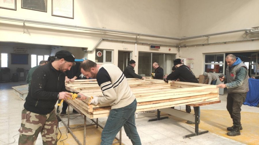 Develi’de Deprem Bölgesi İçin Çadır Üretimine Başladılar