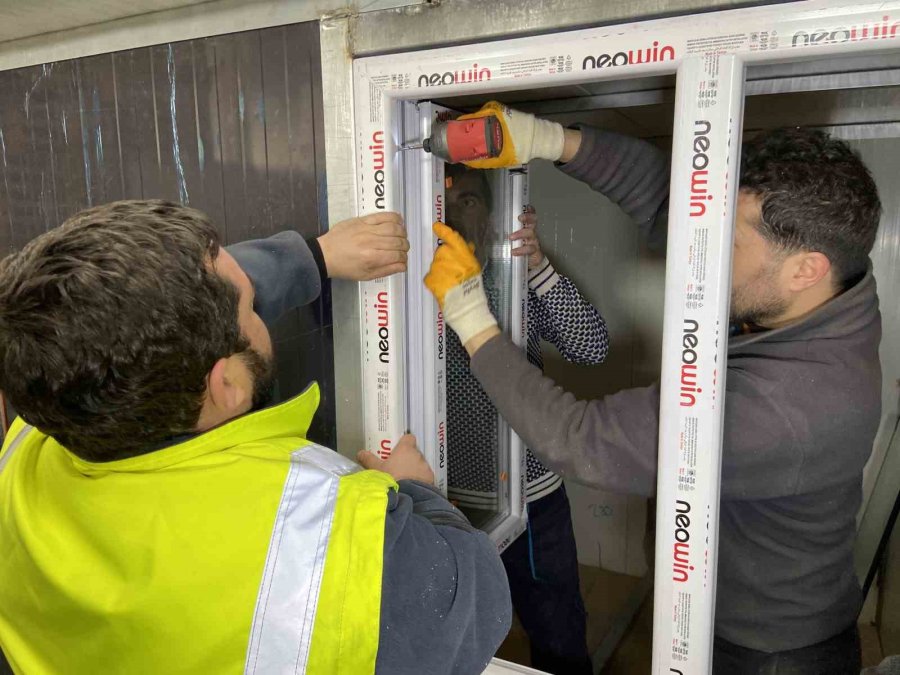 Farklı Sektörlerden Sanayi Ustaları Toplandı, Depremzedelere Konteyner Üretiyor