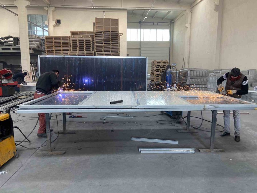 Farklı Sektörlerden Sanayi Ustaları Toplandı, Depremzedelere Konteyner Üretiyor