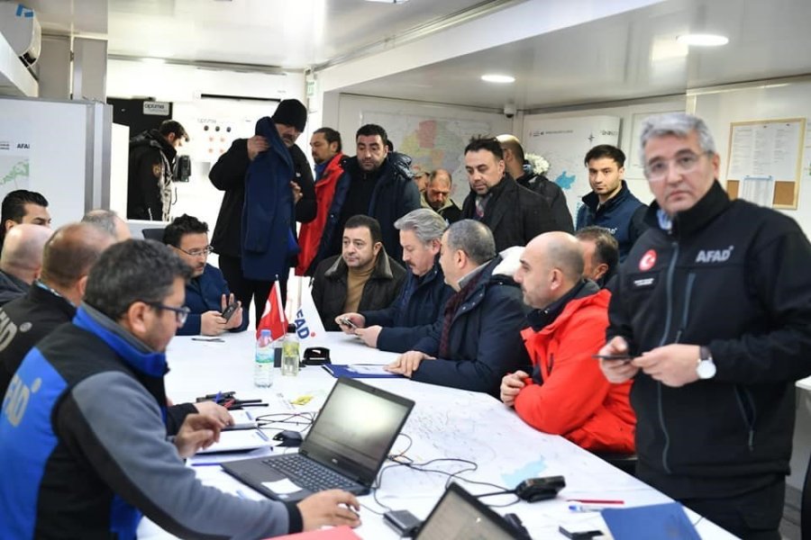 Melikgazi Ekibi Enkaz Altından 20 Vatandaşı Kurtardı