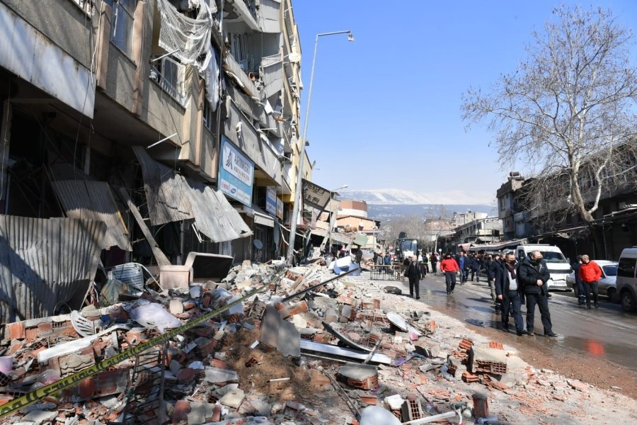 Melikgazi Ekibi Enkaz Altından 20 Vatandaşı Kurtardı