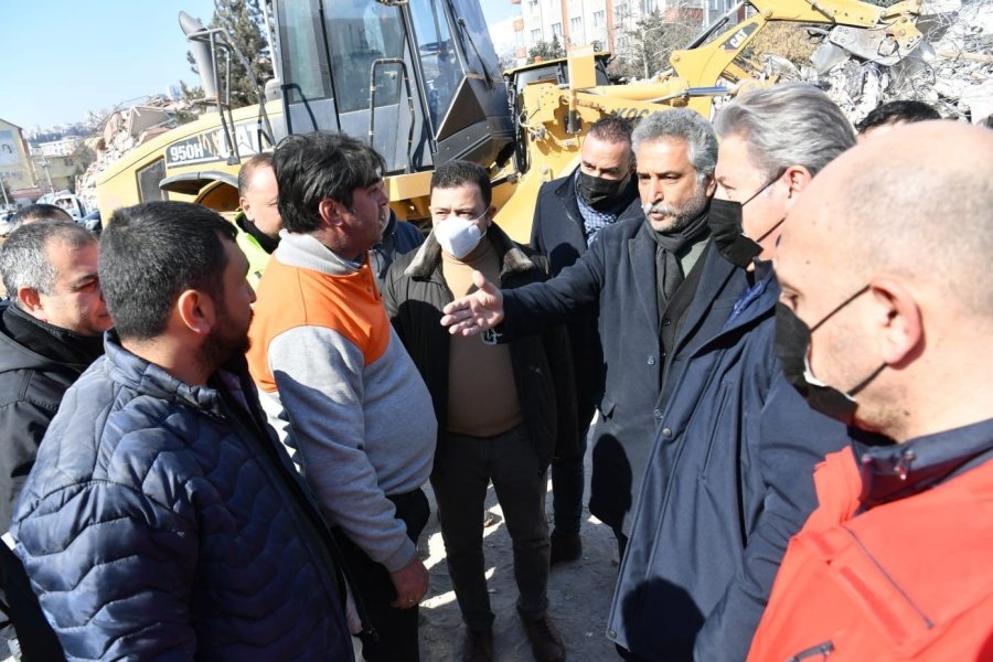 Melikgazi Ekibi Enkaz Altından 20 Vatandaşı Kurtardı