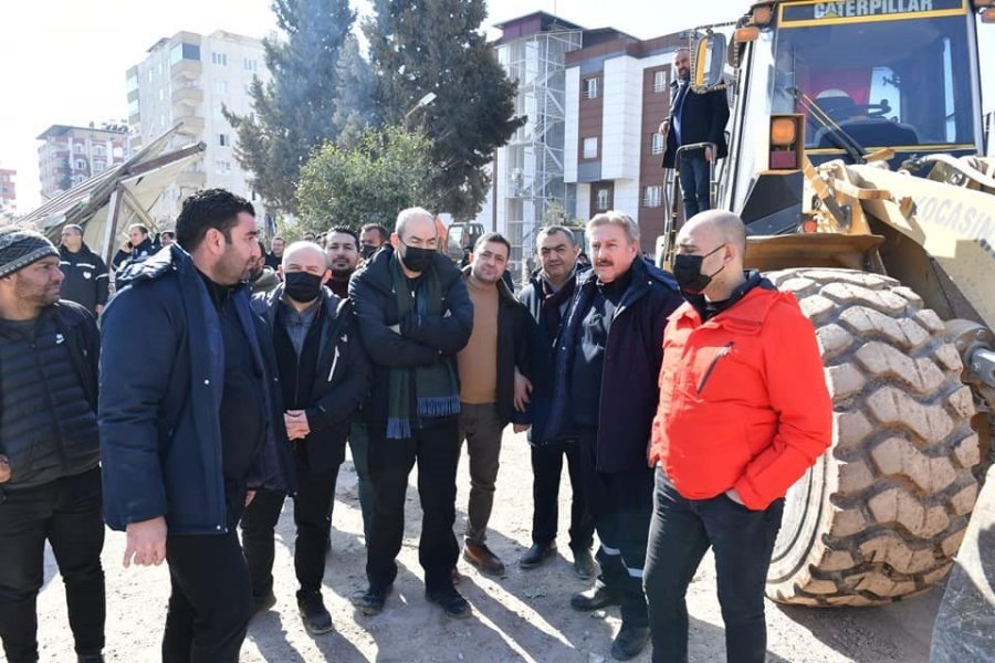 Melikgazi Ekibi Enkaz Altından 20 Vatandaşı Kurtardı