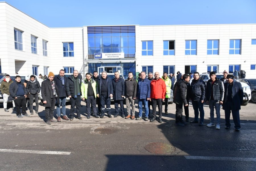 Melikgazi Ekibi Enkaz Altından 20 Vatandaşı Kurtardı