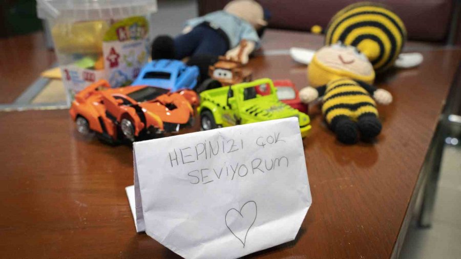 Küçük Kumsal’dan Depremzedelere Duygu Dolu Mektup