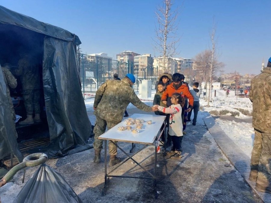 41’inci Komando Tugay Komutanlığı Yardım Faaliyetlerine Devam Ediyor